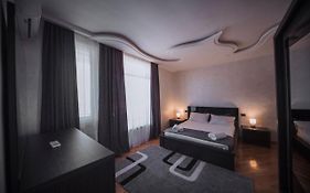 Makos Guest House