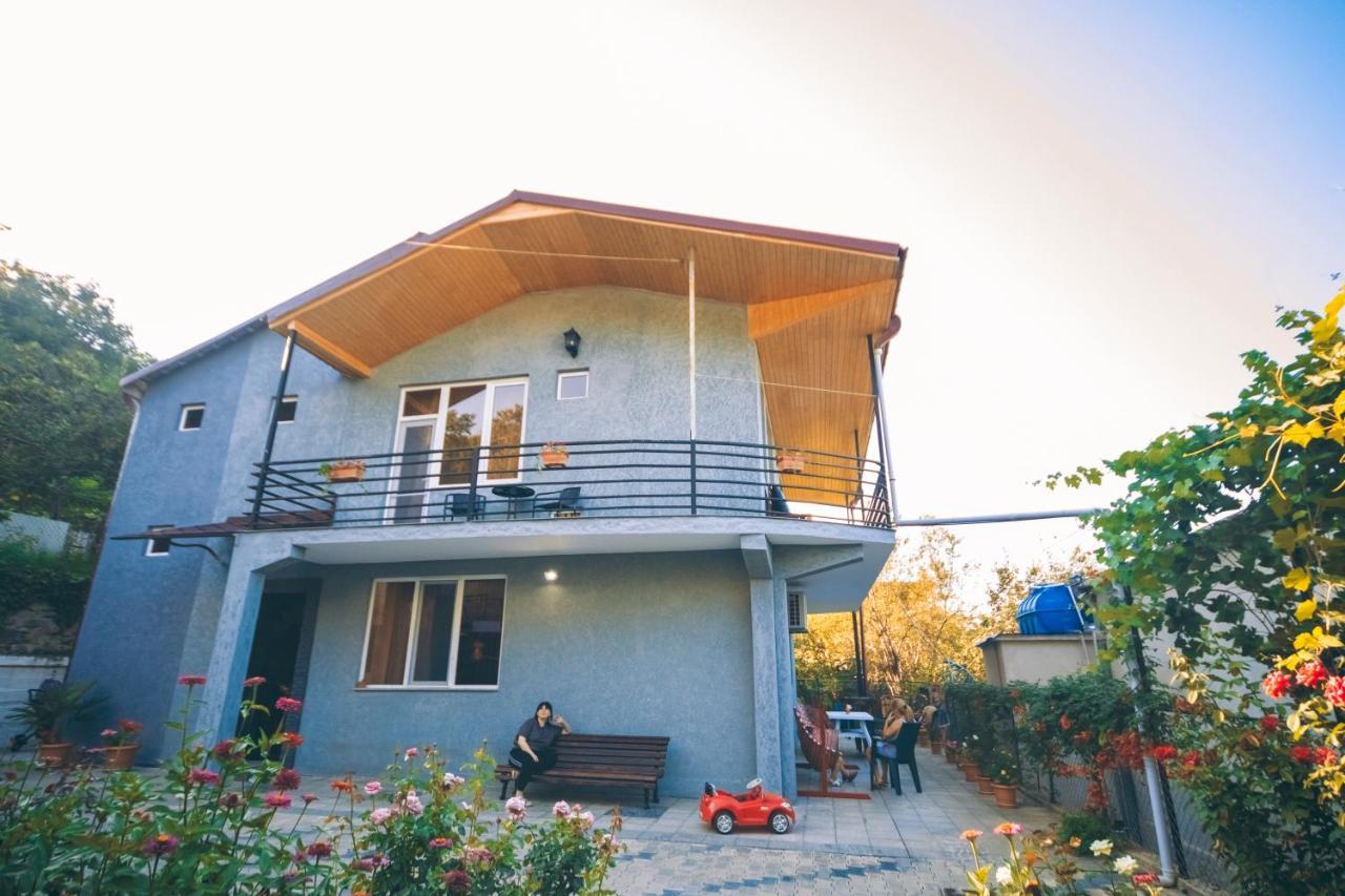 Makos Guest House Kutaisi Exterior photo