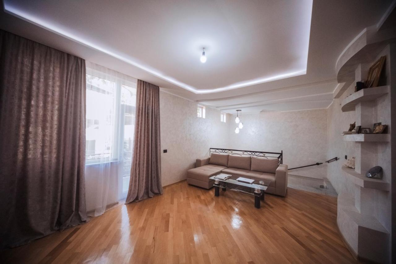 Makos Guest House Kutaisi Exterior photo