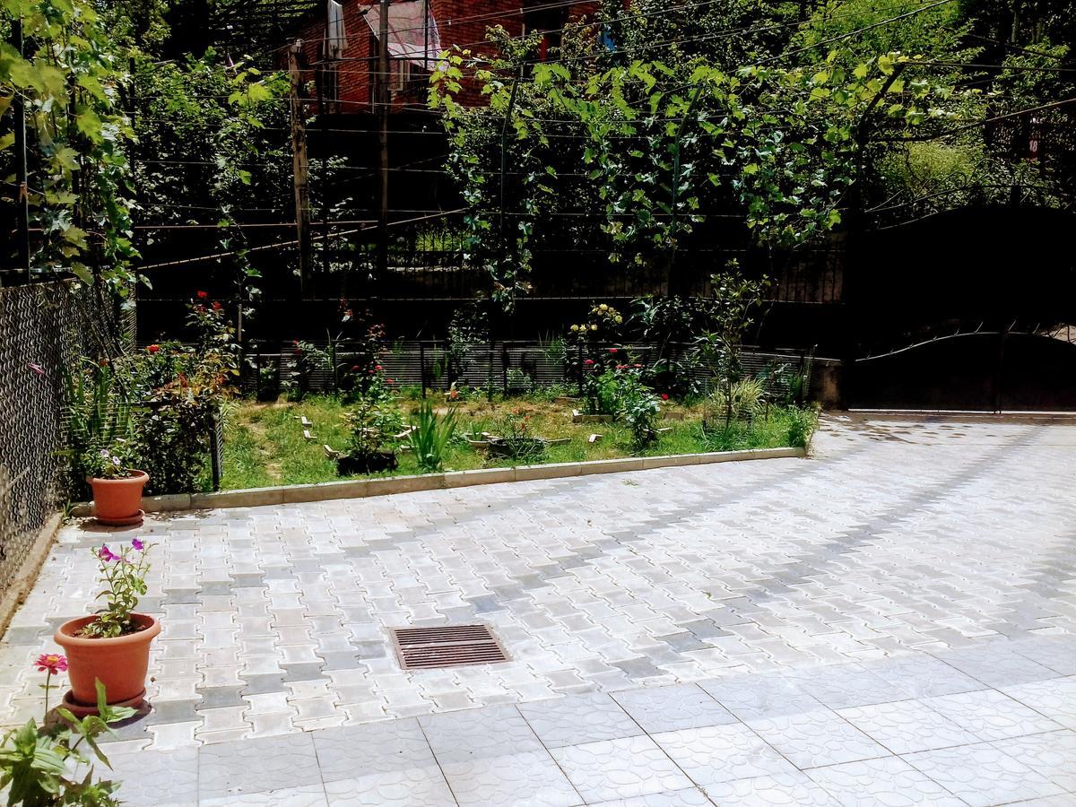 Makos Guest House Kutaisi Exterior photo