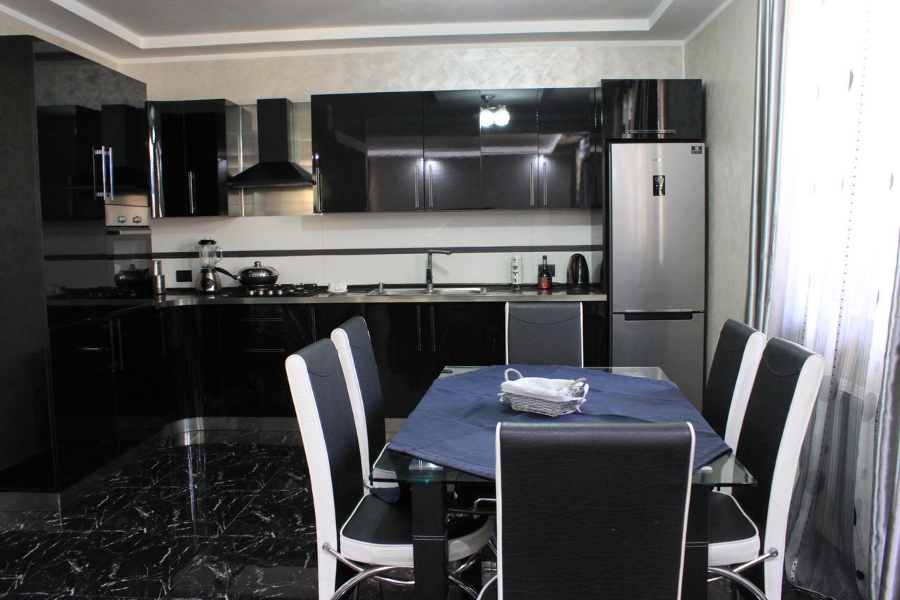 Makos Guest House Kutaisi Exterior photo